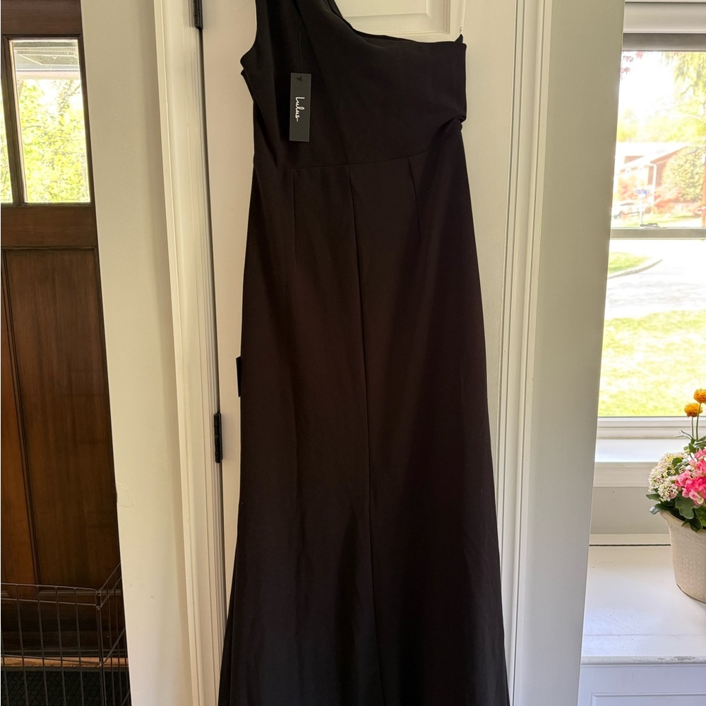 Lulu's Black One-Shoulder Maxi Dress